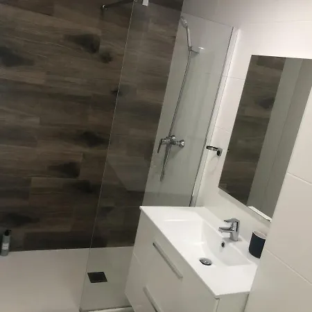 New Reina Street 8px 4bed 2 Bath Aacc Wifi *