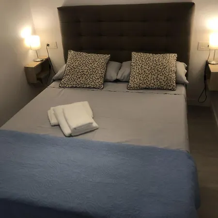 New Reina Street 8px 4bed 2 Bath Aacc Wifi * 瓦伦西亚